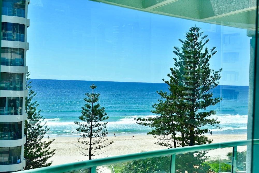 Emerald Sands Holiday Apartments Surfers Paradise Exterior photo