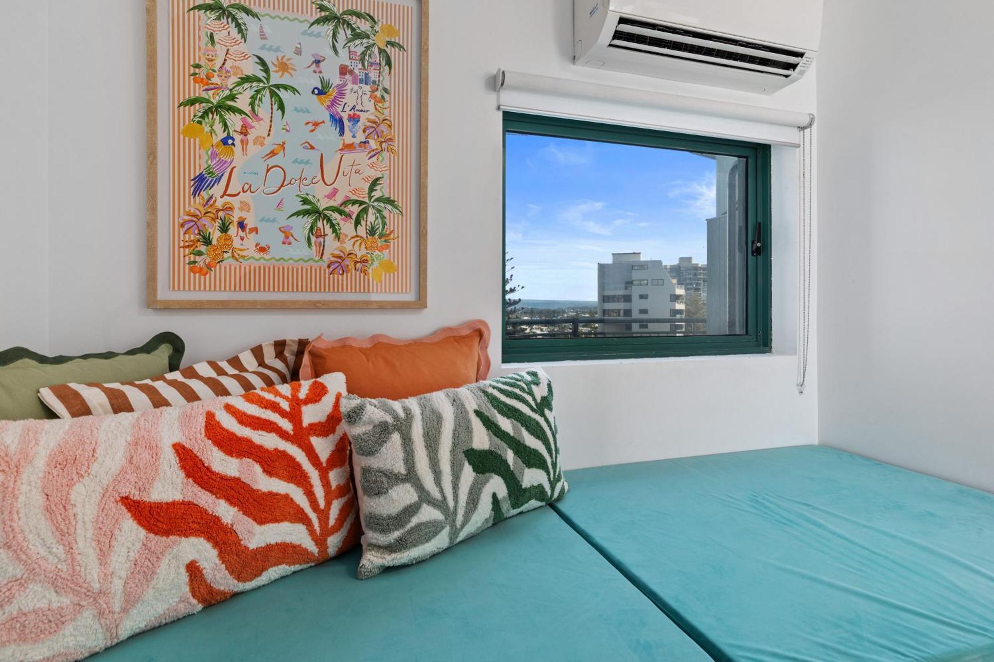 Emerald Sands Holiday Apartments Surfers Paradise Room photo