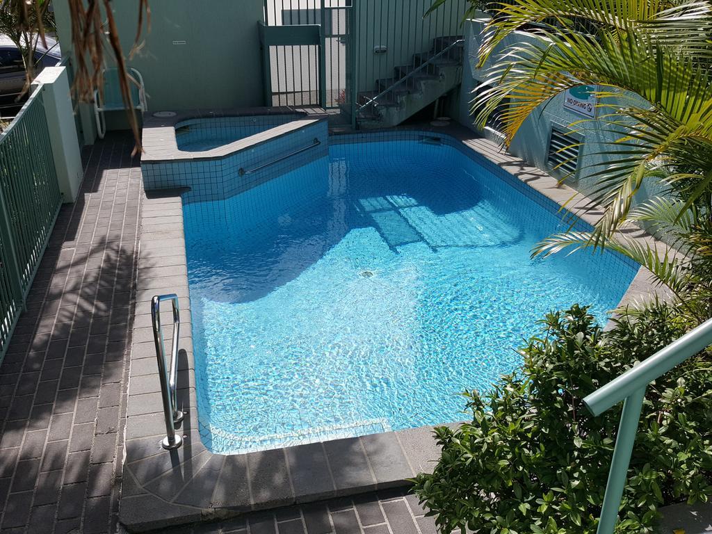 Emerald Sands Holiday Apartments Surfers Paradise Exterior photo